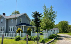 Drop Anchor Cottages and Lake House